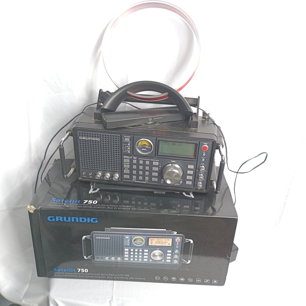 Grundig Satellit 750 Shortwave Radio with AN200 Antenna Loop and Box Tested